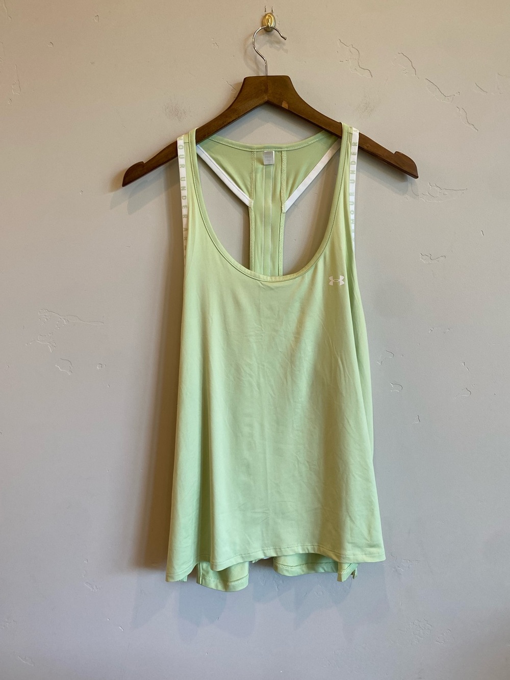 UNDER ARMOUR Pea Green White Trim Loose Fit Knockout Tank Top